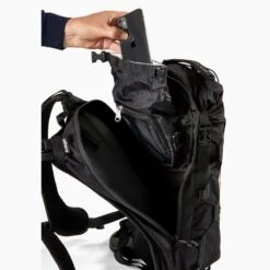 REV'IT! Backpack Barren 18L H2O Black Light Grey Uni -Motorfiets Accessoires Verkoop 20211222 124204 flu004 backpack barren 18l h2o additionalphoto 3