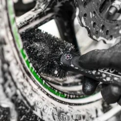 Muc-Off Basis Motorfiets Onderhoudspakket 13 Muc-Off Basis Motorfiets Onderhoudspakket -Motorfiets Accessoires Verkoop muc off brush individual wheel component 3 1