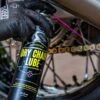Muc-Off Dry Chain Lube PTFE Kettingspray 400ml -Motorfiets Accessoires Verkoop muc off chain lube dry ptfe 400ml 3